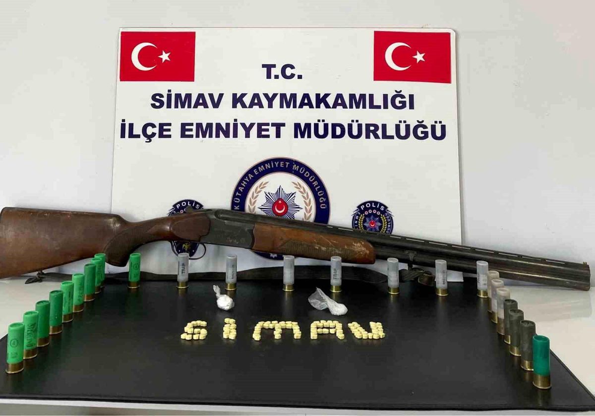Simav'da Ruhsatsız Av Tüfeği ve Uyuşturucu Ele Geçirildi