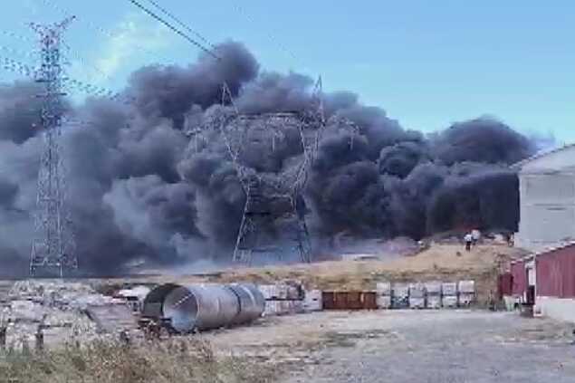 Son Dakika Silivri'deki yangın son durum nedir? Silivri'de çıkan yangın söndürüldü mü? Son Dakika Silivri'deki yangın son durum nedir? Silivri'de çıkan yangın söndürüldü mü?