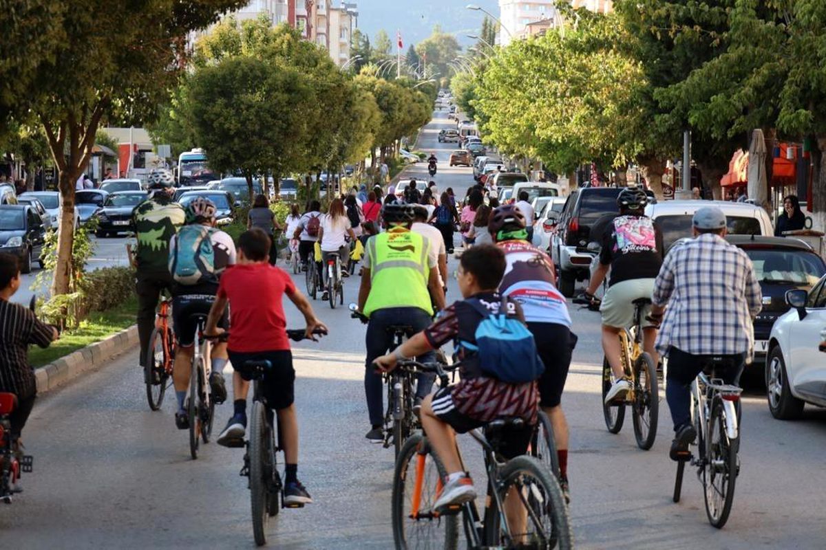 Safranbolu'da Süslü Kadınlar Bisiklet Turu düzenlendi