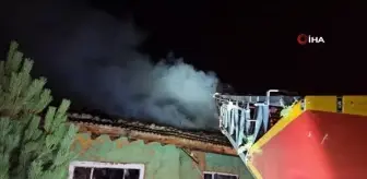 Uşak'ta ahşap evde çıkan ev yangını korkuttu