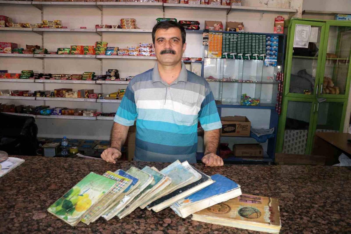 Kahramanmaraş'ta bir esnaf, veresiye defterlerini 10 yıldır arşivliyor