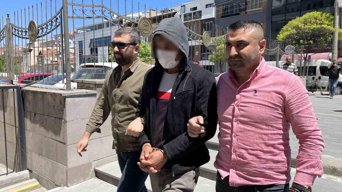 Eskişehir'de pompalı tüfekle annesini öldüren çocuğun ve azmettiricisi babasının davası ertelendi