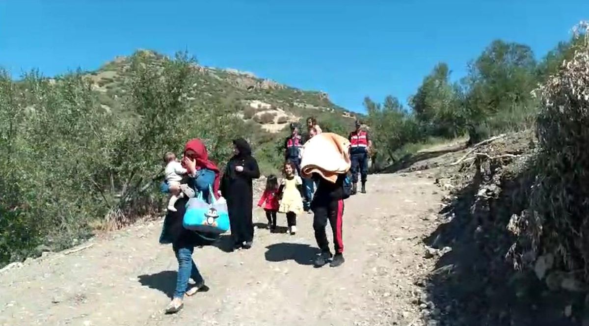 Çanakkale'de 42 Afganistanlı kaçak göçmen ve 2 organizatör yakalandı