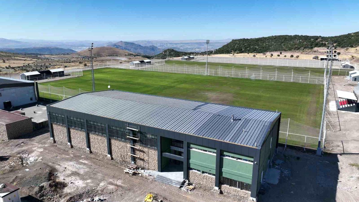 Kayseri Büyükşehir Belediye Başkanı Erciyes'teki Yüksek İrtifa Kamp Merkezi'ni İnceledi