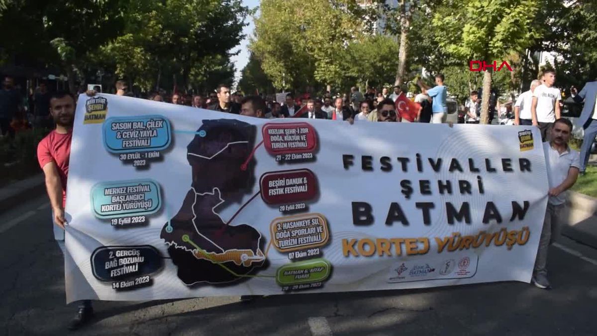 Batman'da Kültür ve Turizm Festivalleri İçin Kortej Yürüyüşü Düzenlendi