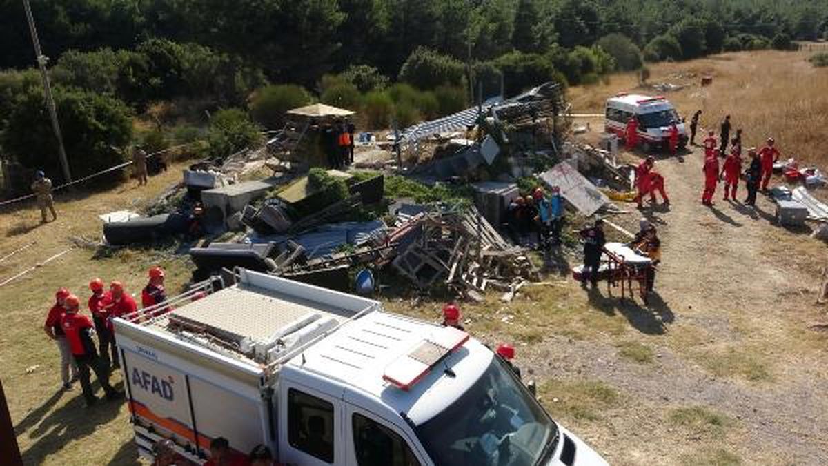 Çanakkale'de gerçekleştirilen tatbikatta enkaz altında kalan depremzede kurtarıldı