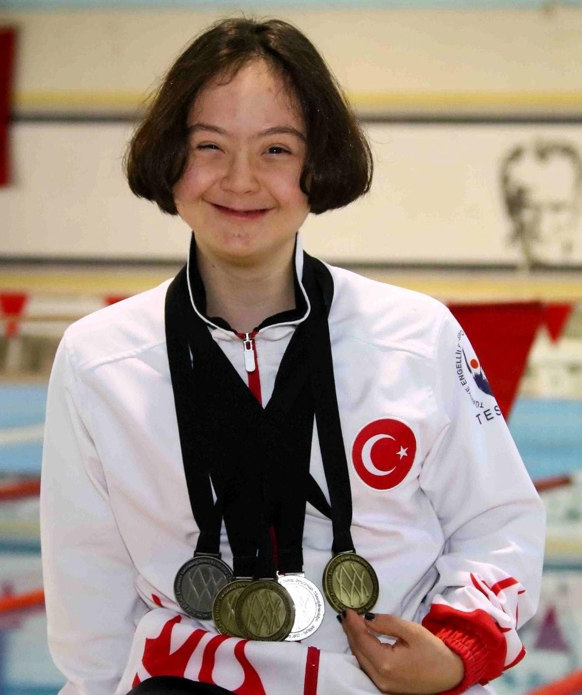 İrem Özdemir, Avrupa Yüzme Şampiyonası'nda 4 gümüş ve 1 bronz madalya kazandı