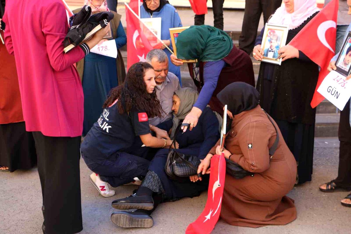 Diyarbakır'da çocuklarını kaybeden ailelerin evlat nöbeti sürüyor