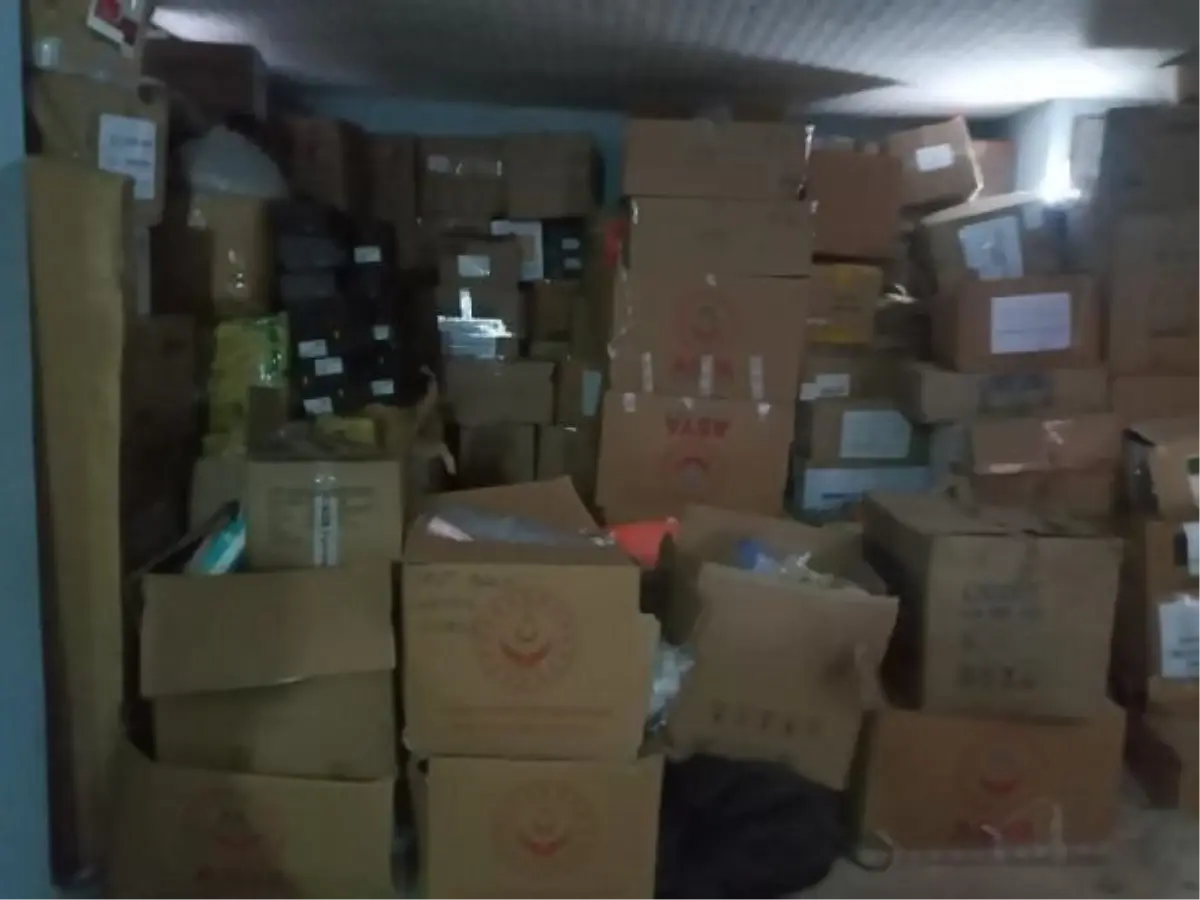 Depremzedelere yardım malzemeleri çalındı