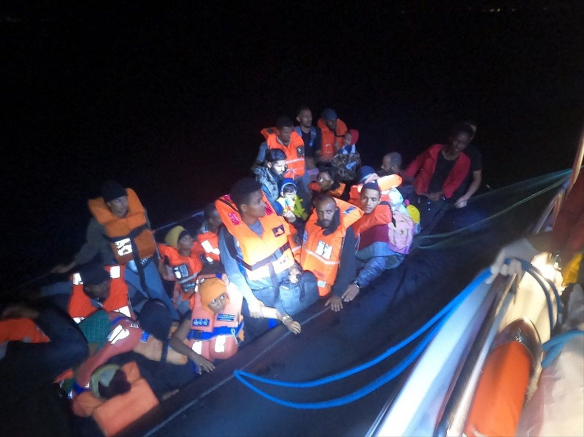 İzmir'de 150 düzensiz göçmen yakalandı