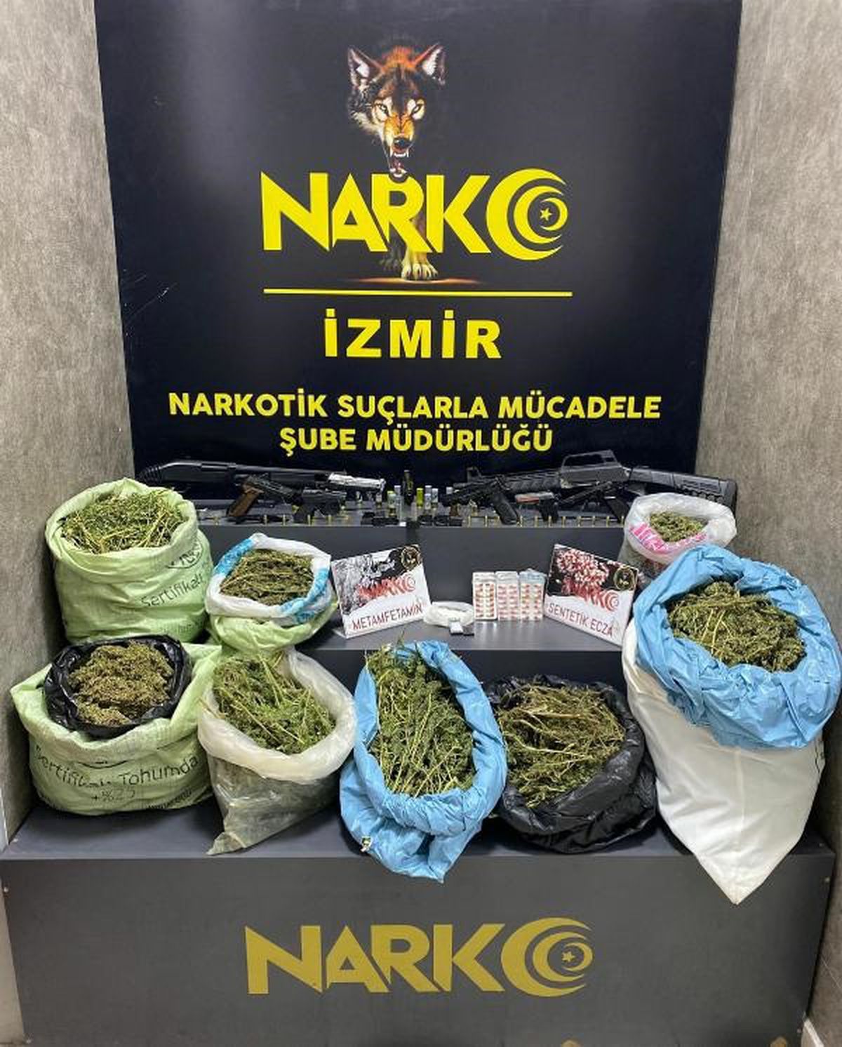 İzmir'de 33 Adrese Uyuşturucu Operasyonu: 24 Gözaltı
