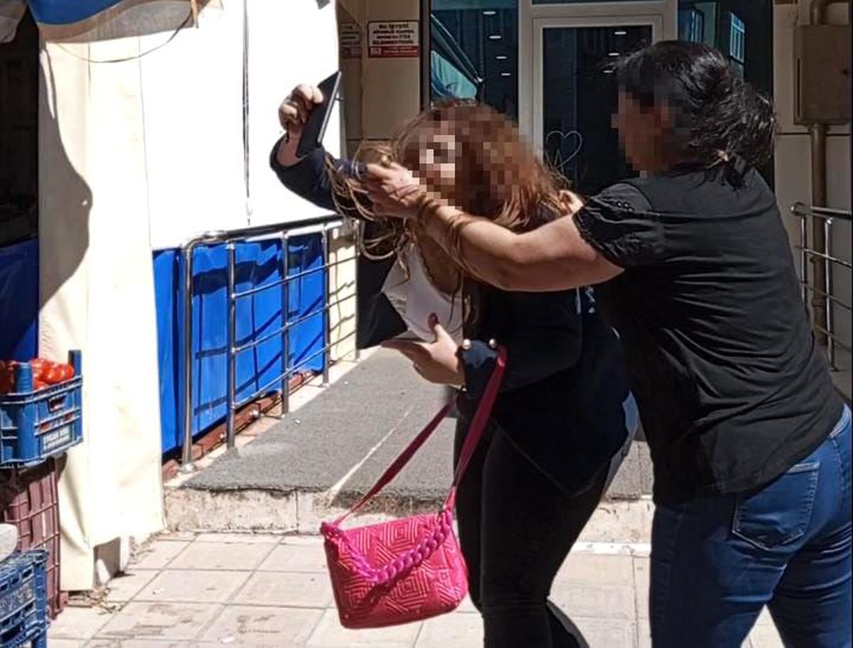 Afyonkarahisar'da Teyze-Yeğen Kavgası Sokağı Savaş Alanına Çevirdi