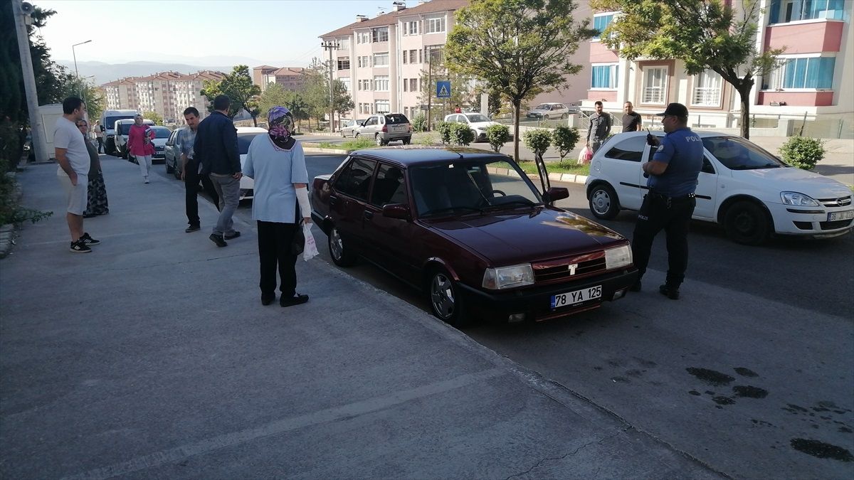 Karabük'te park halindeki otomobile kurşun isabet etti