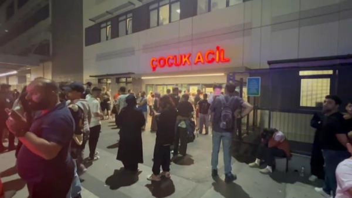 İstanbul'da hastane otoparkında çıkan yangın kısa sürede söndürüldü