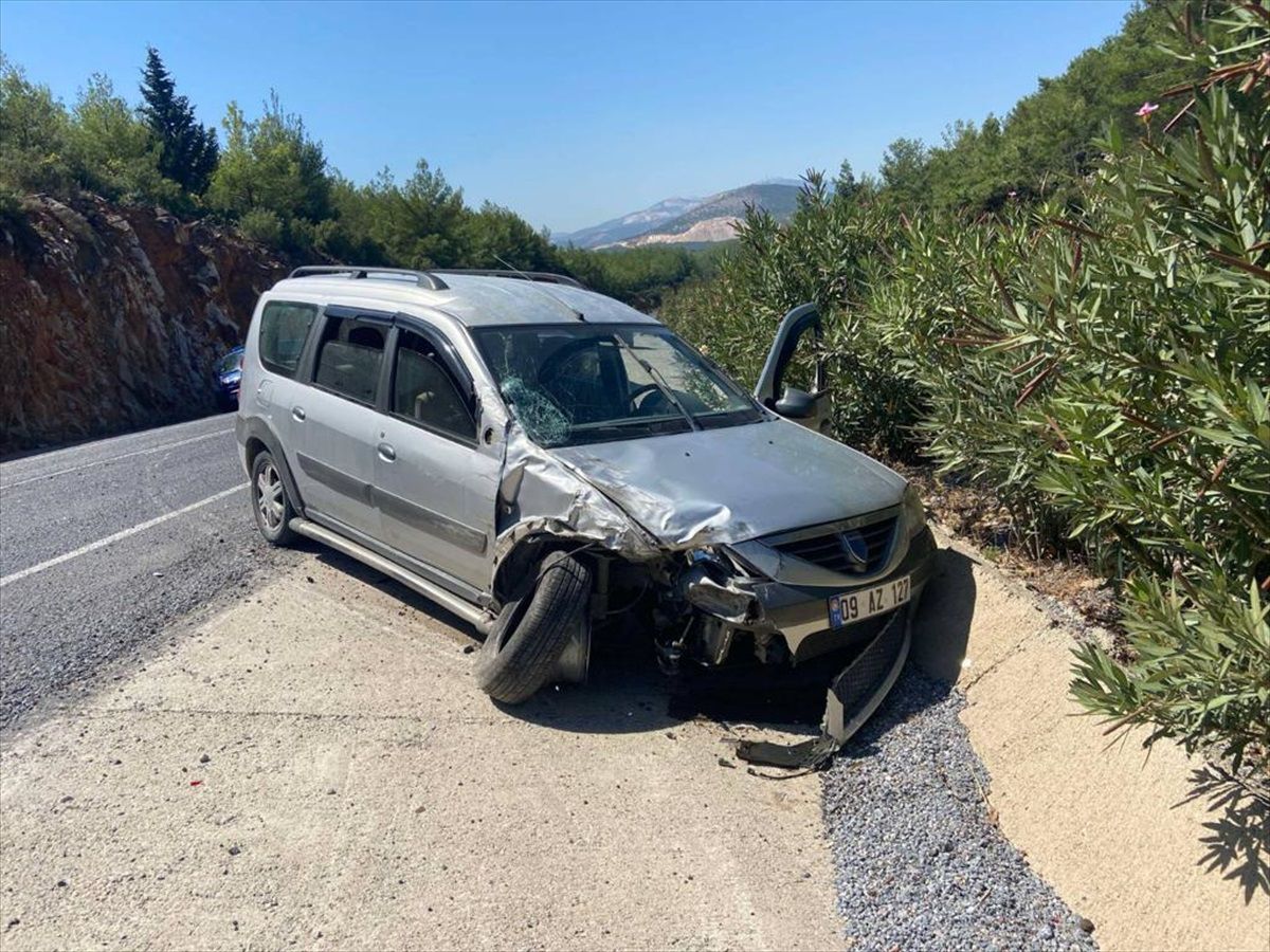 Muğla'da Otomobil Çarpışması: 5 Kişi Yaralandı