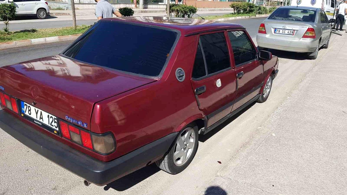 Karabük'te Park Halindeki Otomobile Ateş Açıldı