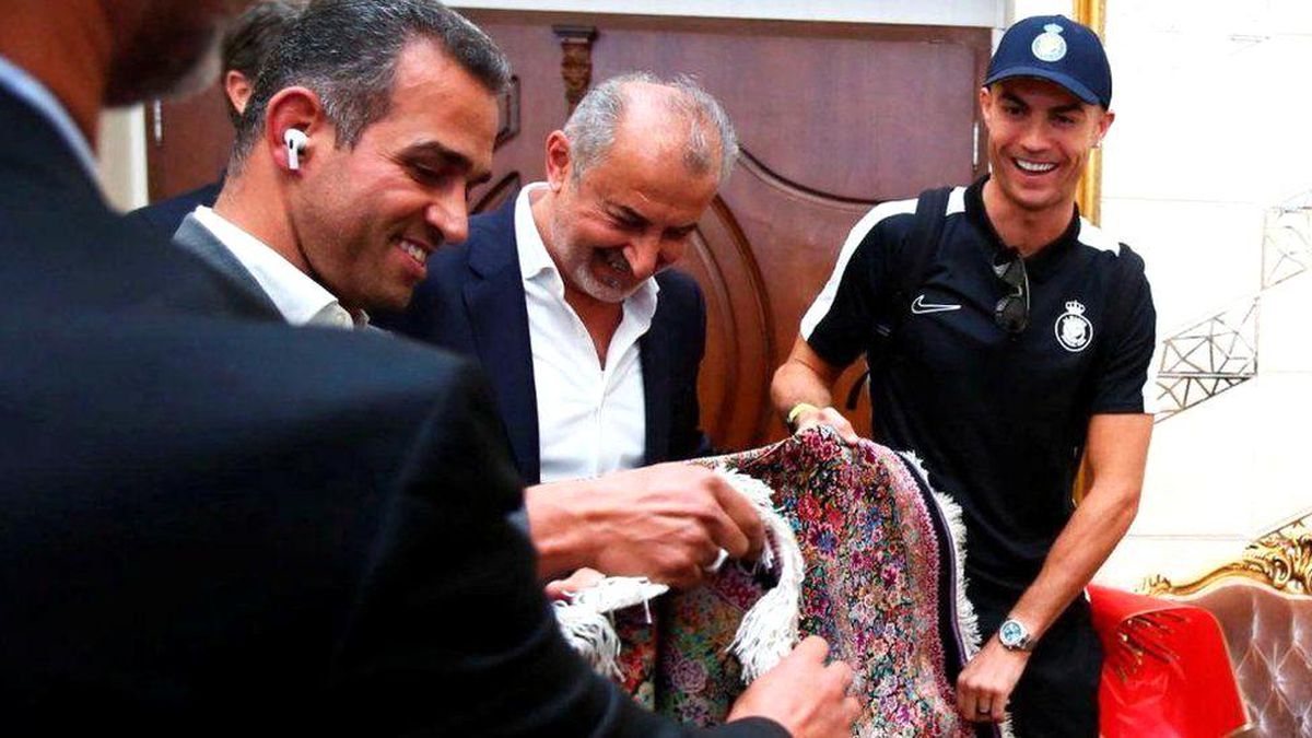 Cristiano Ronaldo, İran'da büyük ilgiyle karşılandı