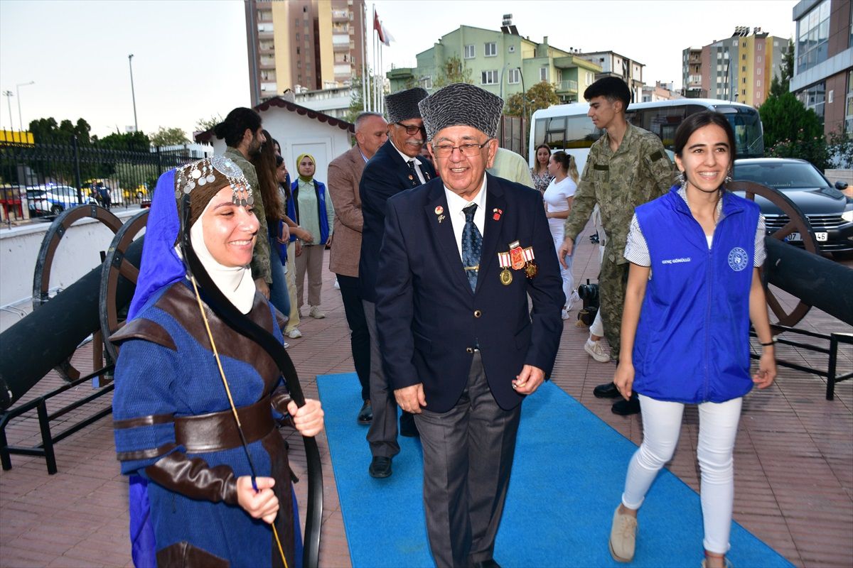 Antalya'da gaziler, gençlerle buluştu