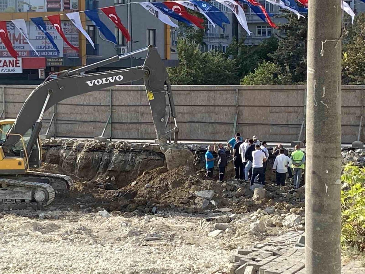 Avcılar'da Doğalgaz Borusu Patladı, Vatandaşlar Panikle Binaları Boşalttı