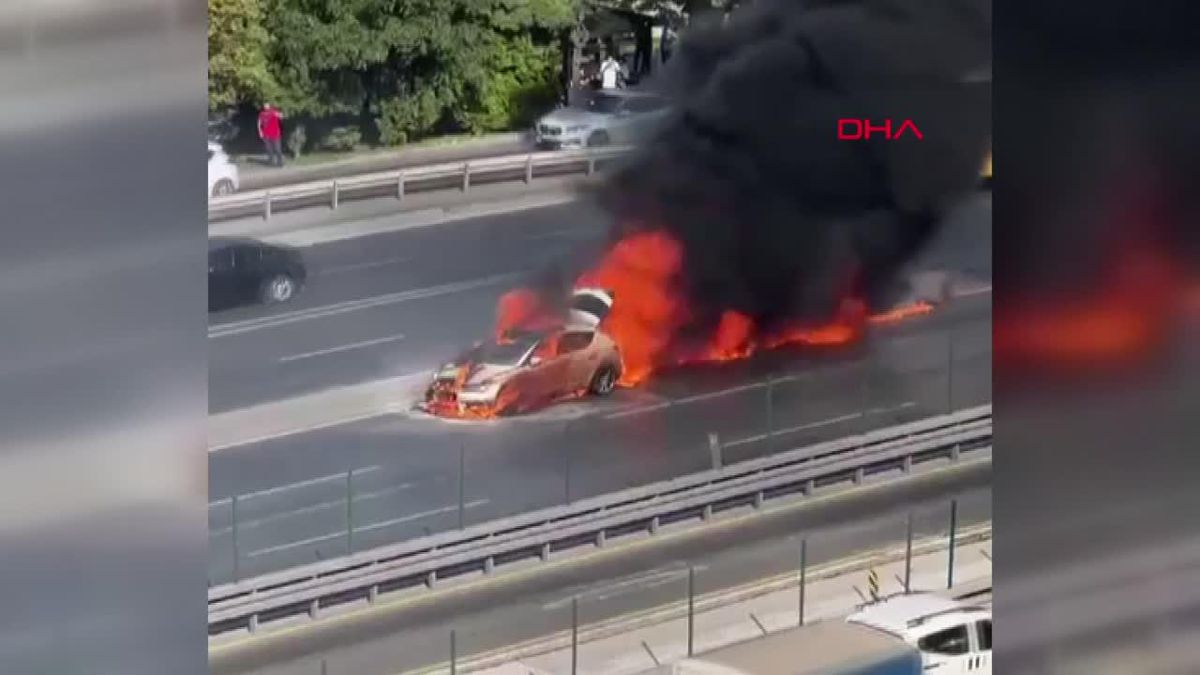 Beylikdüzü'nde Otomobil Yanarak Kül Oldu