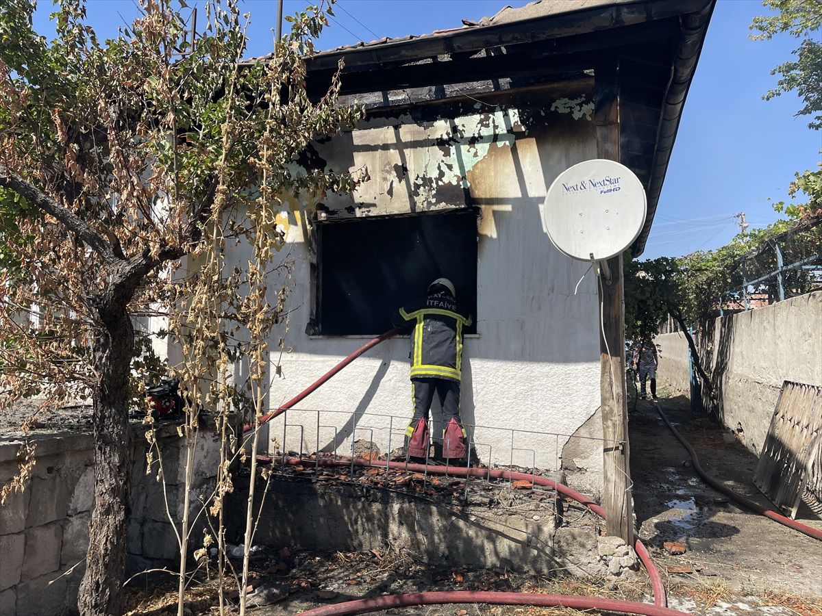 Kiracı Tartışma Sonrası Evini Ateşe Verdi