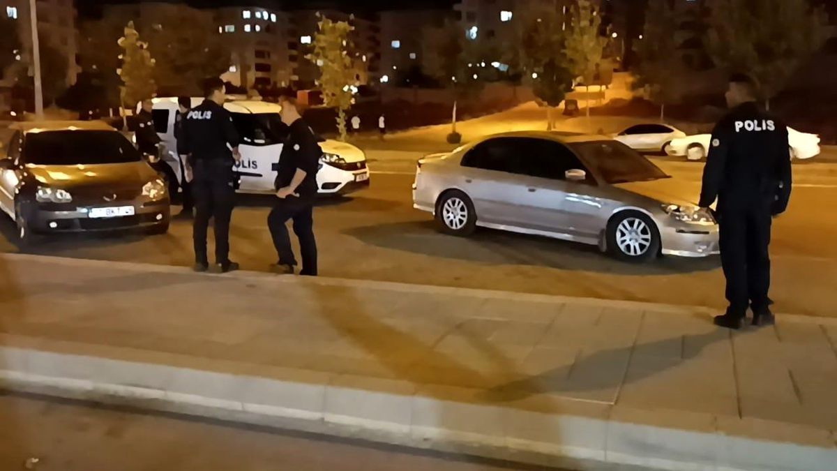Gaziantep'te iki grup arasında yan bakma kavgası: 1'i ağır 2 yaralı