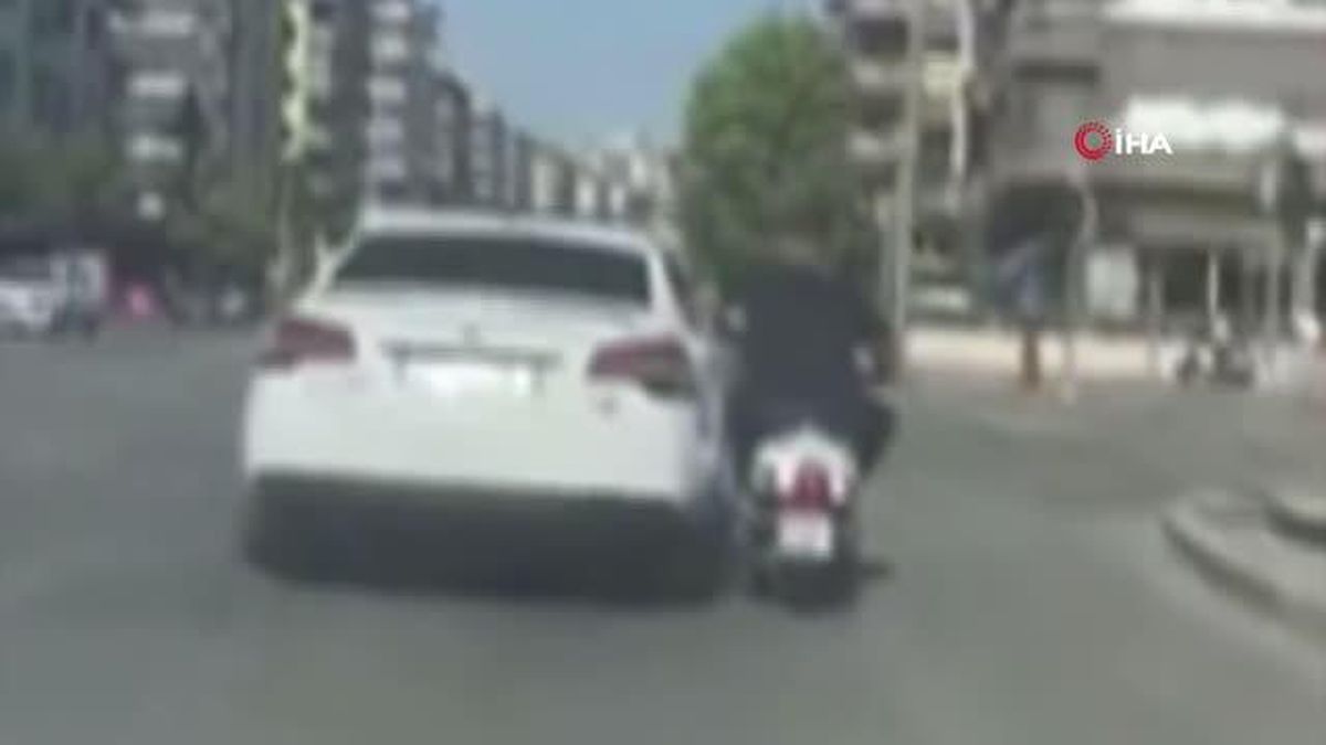 Gaziantep'te motosiklet sürücüsünün tehlikeli yolculuğu cep telefonu kamerasında