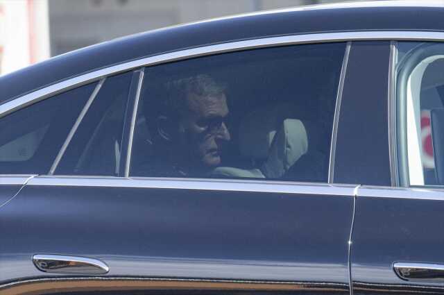 Gözlerin çevrildiği toplantı sona erdi! Kuntz, tüm yöneticilerle vedalaşıp Riva'dan ayrıldı Gözlerin çevrildiği toplantı sona erdi! Kuntz, tüm yöneticilerle vedalaşıp Riva'dan ayrıldı