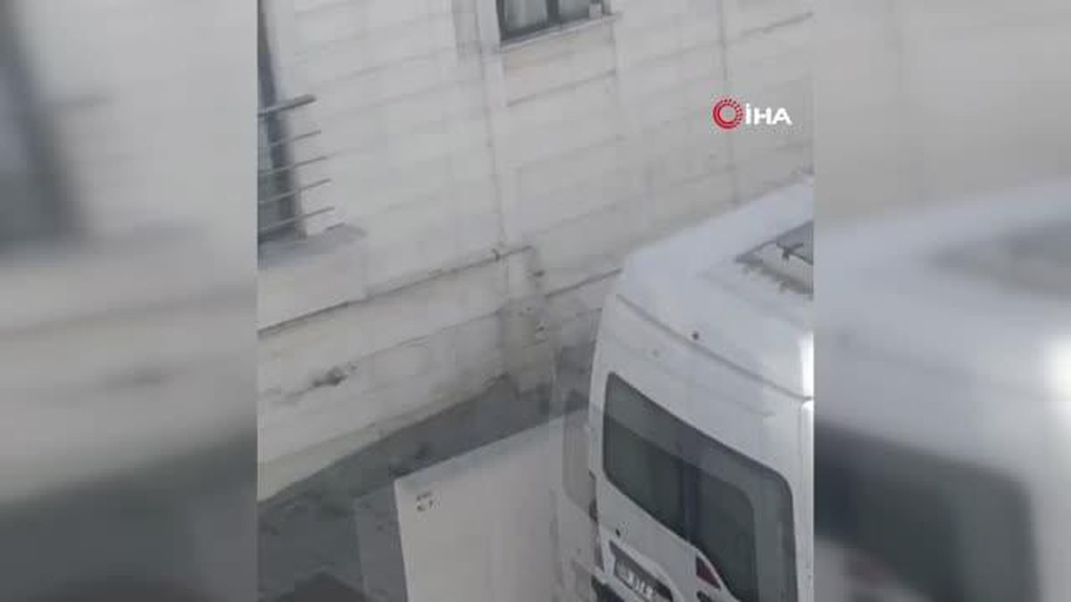 Pendik'te Kadın Çocukları Taş ve Bıçakla Kovaladı