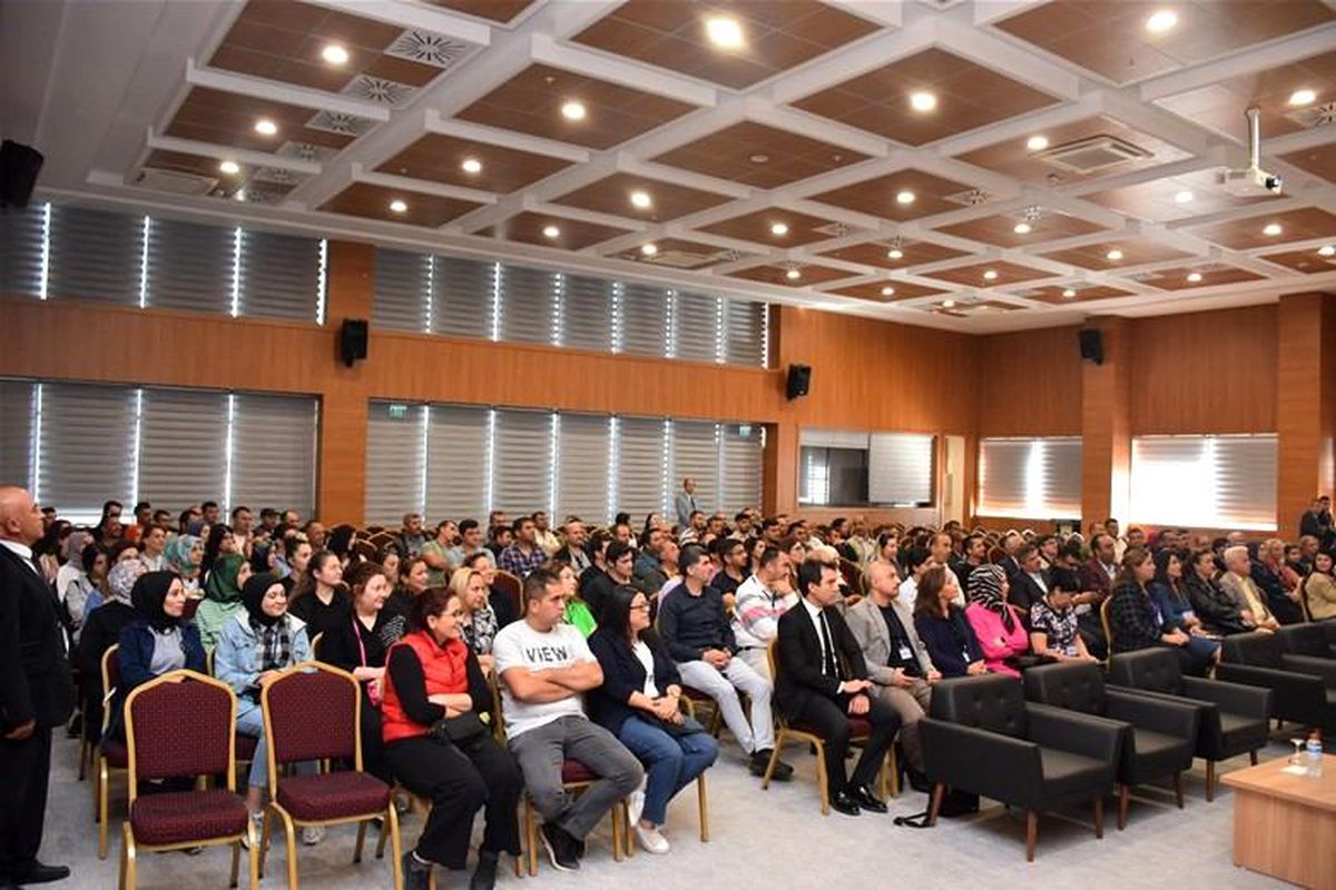 Afyonkarahisar Gençlik ve Spor İl Müdürlüğü'nde güvenlik görevlilerine eğitim veriliyor