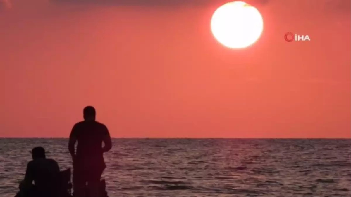 Hatay'da gün batımı kartpostallık görüntü oluşturdu