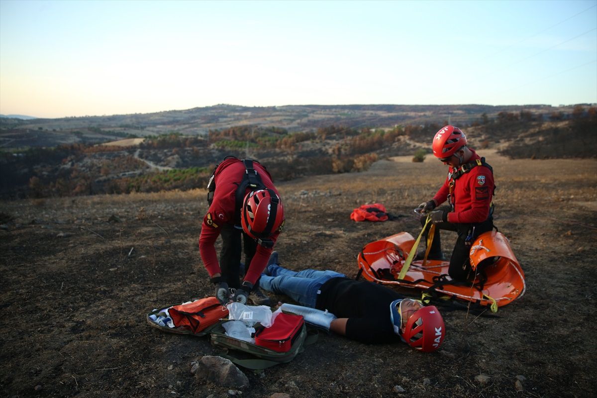Çanakkale'de JAK Timi, Tatbikatta Yaralıyı Helikopterle Şehir Merkezine Ulaştırdı