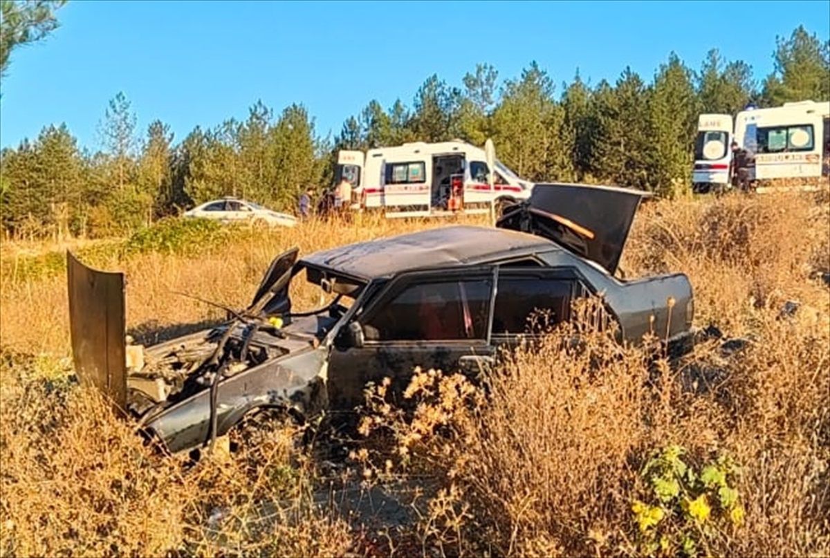 Safranbolu'da şarampolde otomobil devrildi, 1 kişi yaralandı
