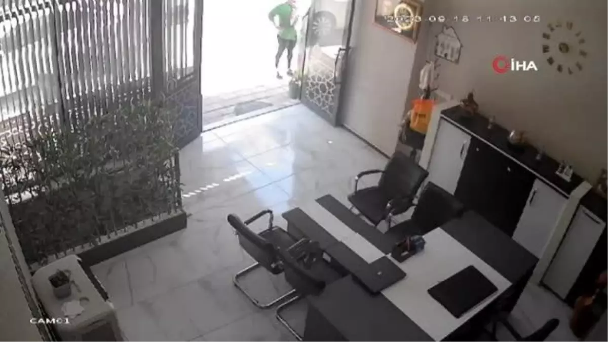 Denizli'de Damada Bıçaklı Saldırı: Güvenlik Kamerasına Yansıdı