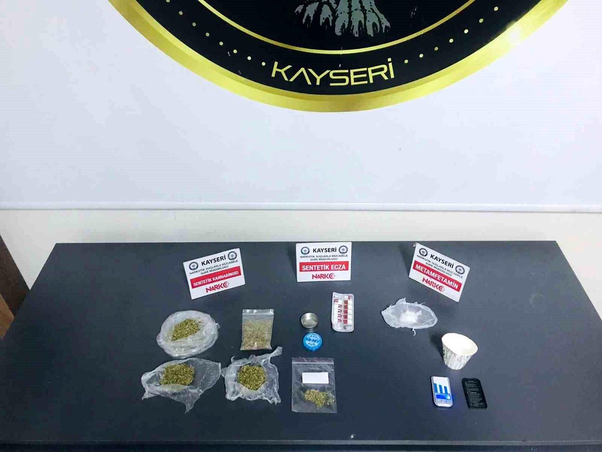 Kayseri'de 5 Bin Adet Sentetik Hap Ele Geçirildi, 9 Şahıs Gözaltına Alındı