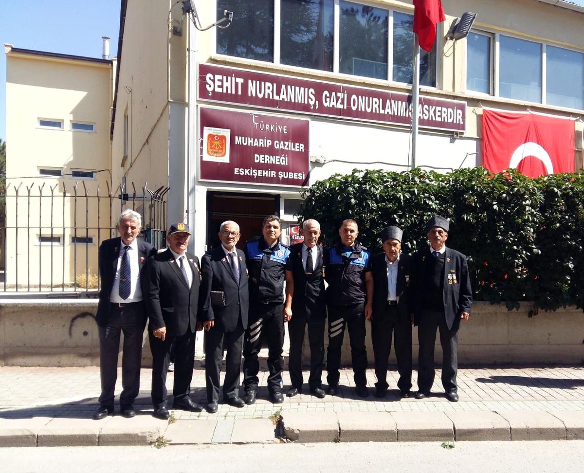 Eskişehir'de Polisler Gaziler Günü'nü Kutladı