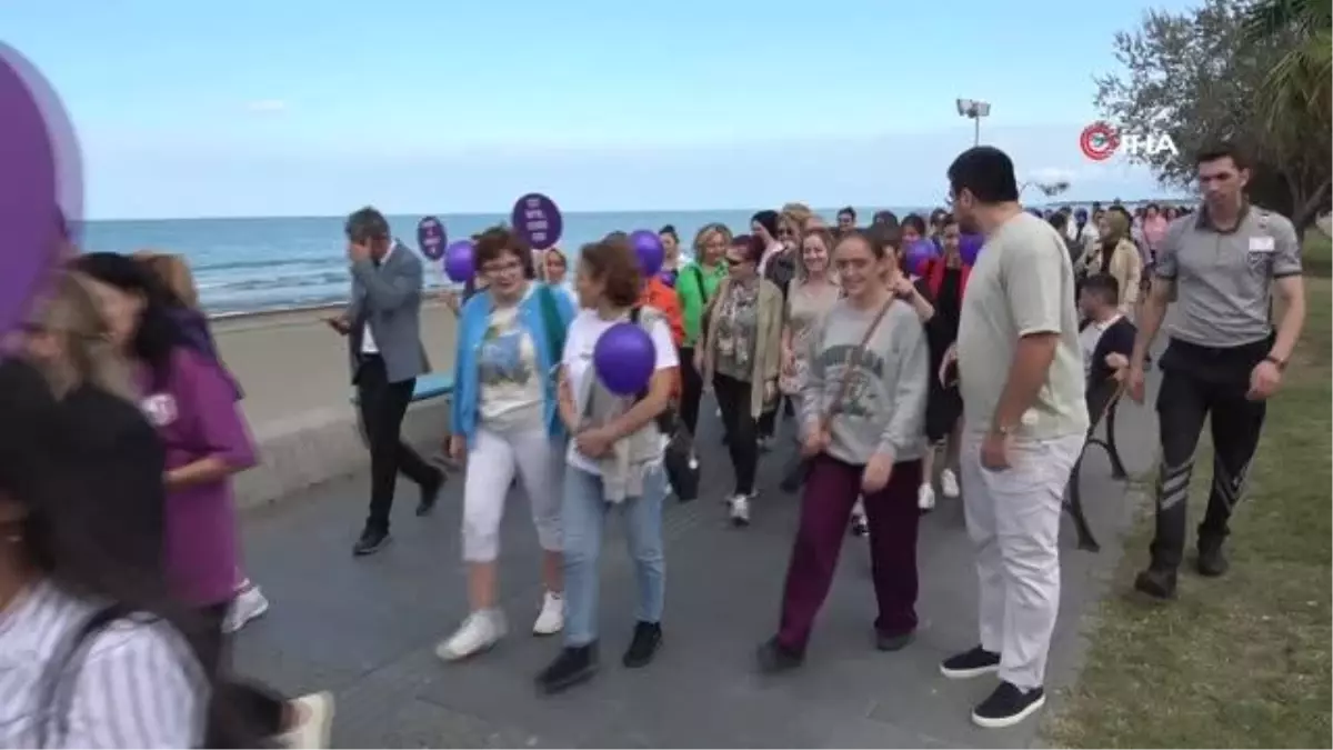 Sağlıkçılar 'Dünya Jinekolojik Onkoloji Günü'nde farkındalık için yürüdü