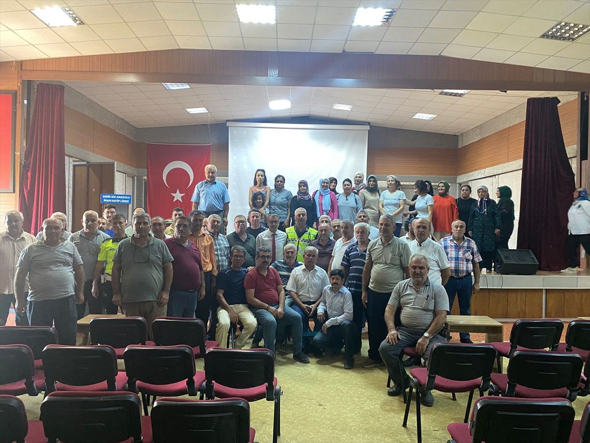 Antalya'da öğrenci servis sürücülerine eğitim verildi