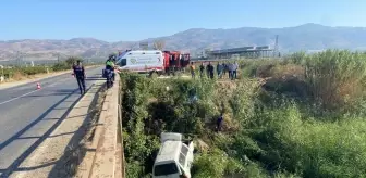 Alaşehir'de köprüden düşen minibüsün sürücüsü yaralandı