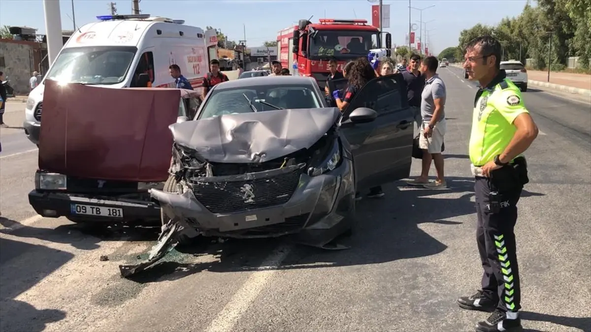 Aydın'da Otomobil Kazası: 5 Kişi Yaralandı