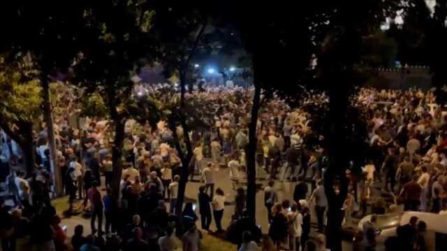 Azerbaycan'daki kritik zirve sonrası Erivan karıştı: Canlı yayında milletvekiline yumruk attılar