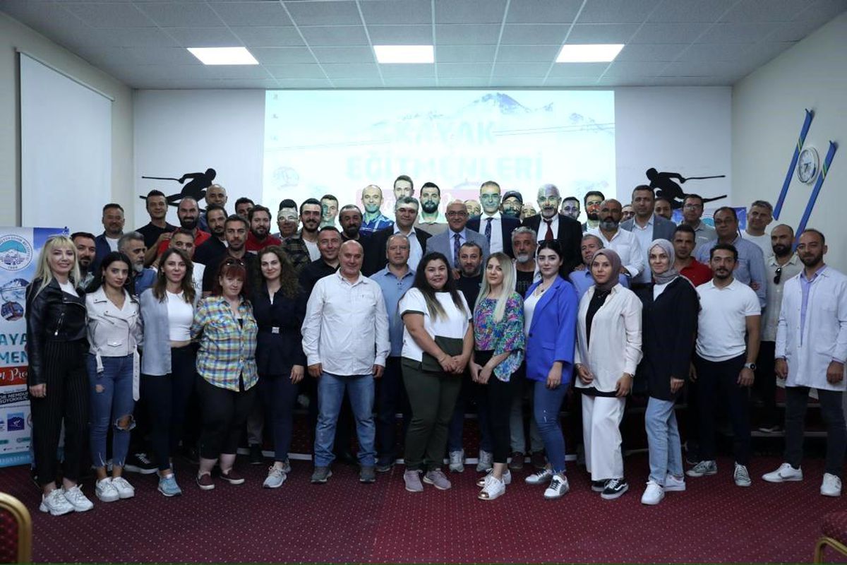 Kayseri'de Kayak Eğitmenleri Eğitim Programı Başladı