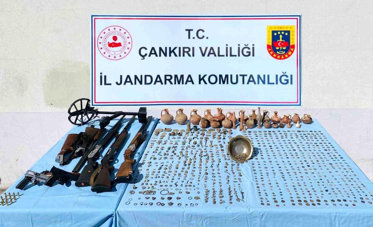Çankırı'da Jandarma Operasyonu: 53 Tarihi Eser ve 512 Sikke Ele Geçirildi
