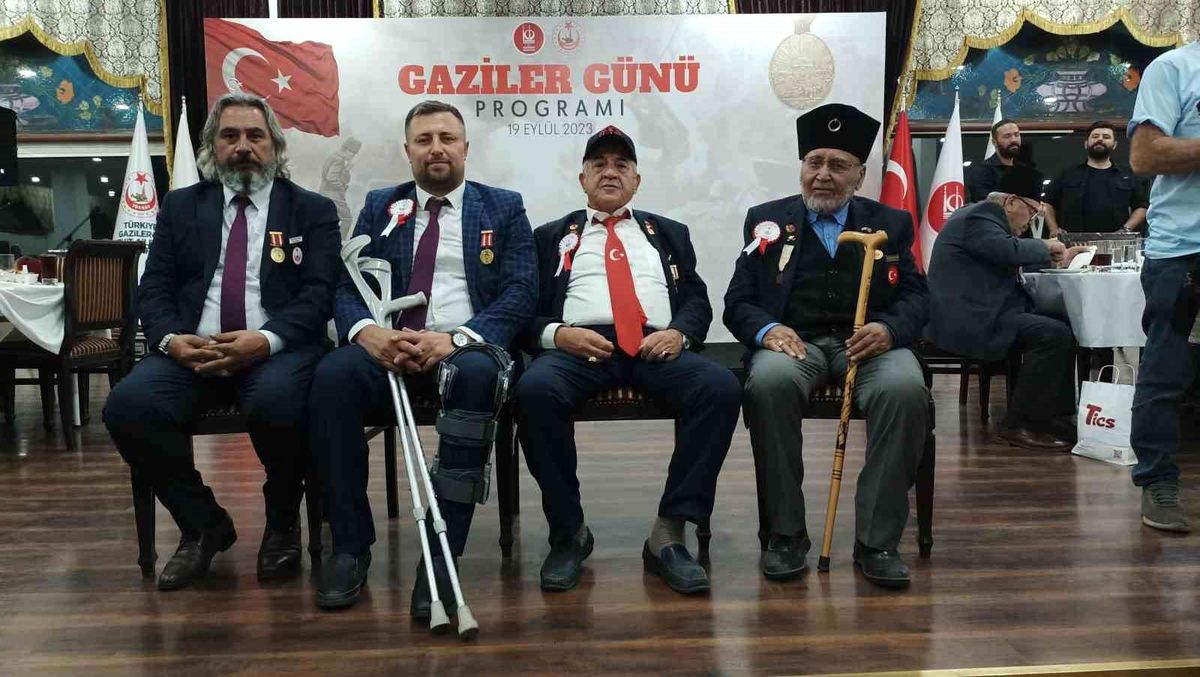 Dört kuşak gaziler aynı fotoğraf karesinde