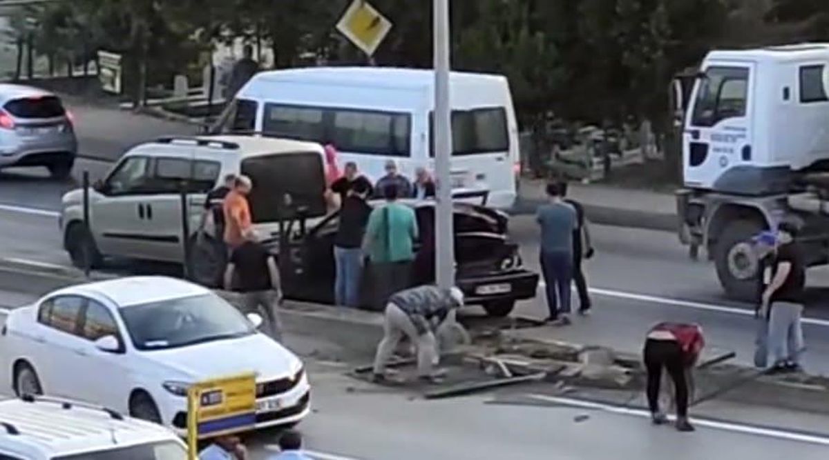 İnegöl'de freni patlayan kamyon otomobile çarptı: 2 yaralı