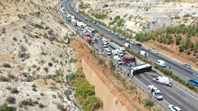 Gaziantep'te 16 kişinin hayatını kaybettiği trafik kazasında otobüs şoförüne 16 yıl 8 ay hapis cezası Gaziantep'te 16 kişinin hayatını kaybettiği trafik kazasında otobüs şoförüne 16 yıl 8 ay hapis cezası