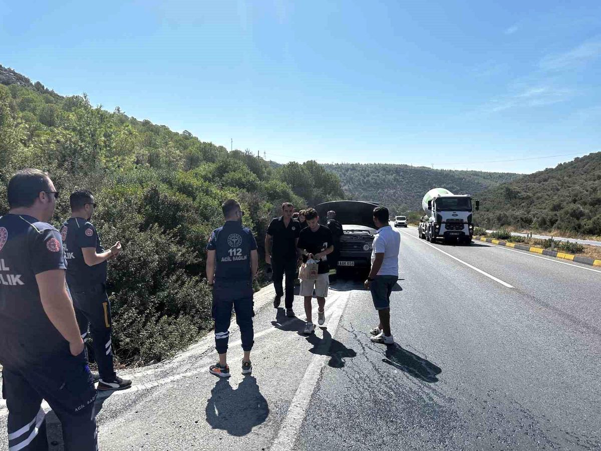 Muğla'da Otomobil Yangını İtfaiye Tarafından Söndürüldü
