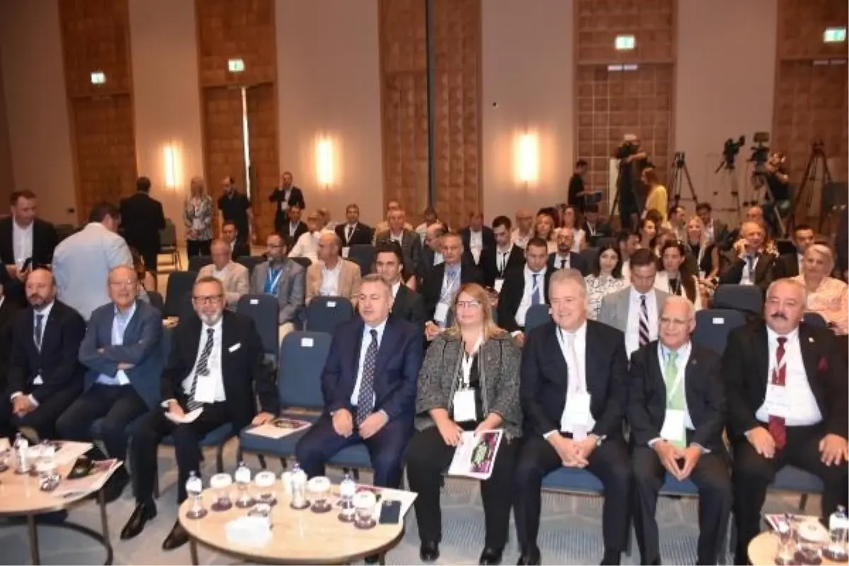 İZMİR'DE ESİAD 2'NCİ YATIRIM ZİRVESİ DÜZENLENDİ