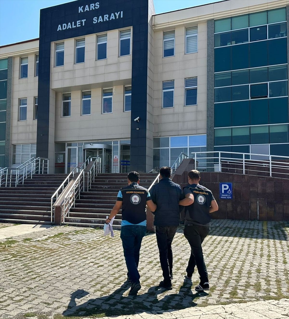 Kars'ta 21 Afgan göçmen yakalandı, 1 şüpheli tutuklandı