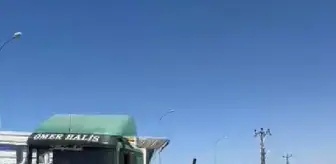 Dinar'da kavşakta kaza: 2 yaralı, 4 araç hasar gördü